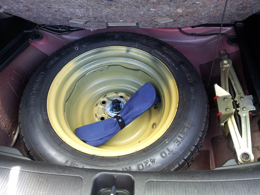 Honda FRV I-VTEC SE space-saver-wheel